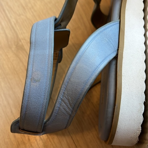 Michael Kors Farrow Thong Sandals Light Blue Size 7M Gladiator Chain Logo - Picture 11 of 12